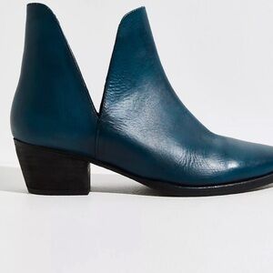 Free People Women's Black Charm Double V Cutout Ankle Boots Booties Size 36.6